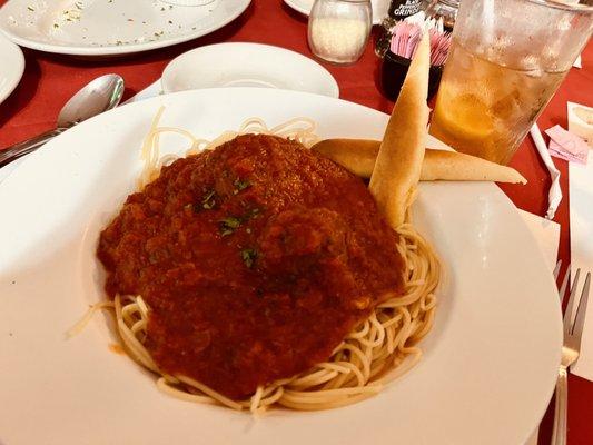 Spaghetti and meatballs and weak iced tea