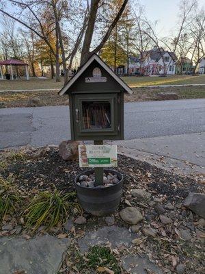 Better Homes and Gardens Real Estate Little Free Library, Bentonville