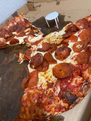 This is how the Pepperoni Deluxe is supposed to look.