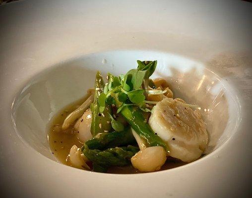 Scallops with Enoki Mushrooms