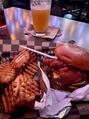 Bacon cheeseburger w/ maple fries