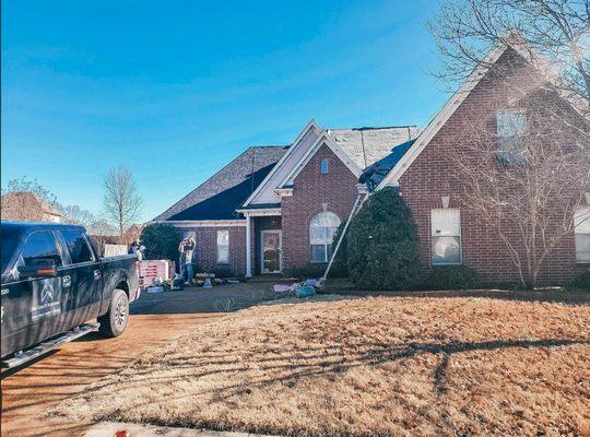 Roof installation- Owens Corning- Onyx Black