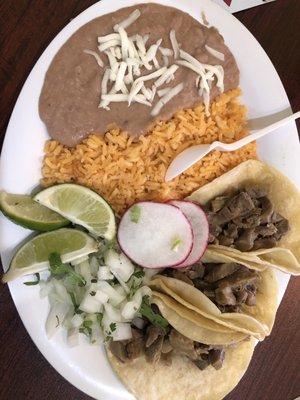 Taco plate with Lengua