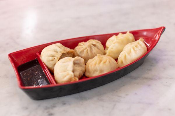 Si Si's handmade dumplings are an authentic taste of the Henan Provence of China where she was born and raised. Beef/Pork, Shrimp or chicken