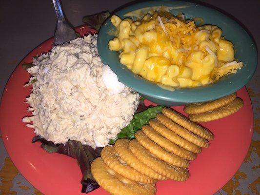 Tuna salad and Mac n cheese was stellar!