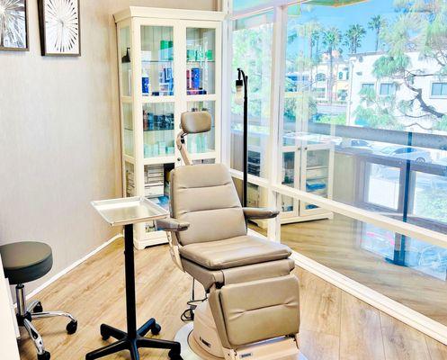 Treatment Room - Medical Spas, Weight loss, Laser Hair Removal, Body Contouring, Botox, Facials, Acne, Skin Care, Men Hair Restoration