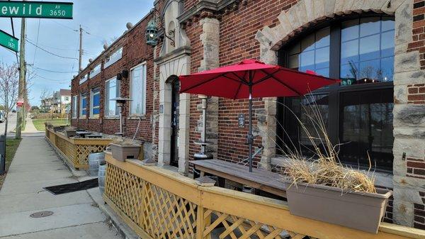 Front patio area. Unfortunately too cold to sit out here the day we were there.