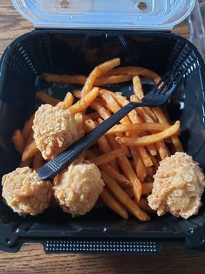 Ordered crab cakes and got crab balls instead. The fries are mushy seems reheated and no crisp, the crab meat seems reheated as well.