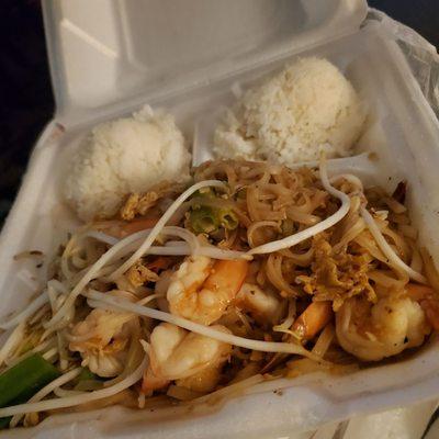 Shrimp Pad Thai dinner.