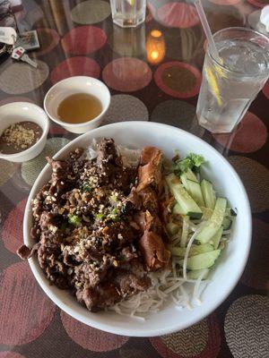 V4. Sauteed Lemongrass Beef, Egg Roll & Vermicelli Rice Noodles