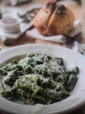 EXCELLENT PESTO PASTA SO FRESH!  OUTSTANDING  HOUSE BREAD SOO DELICIOUS