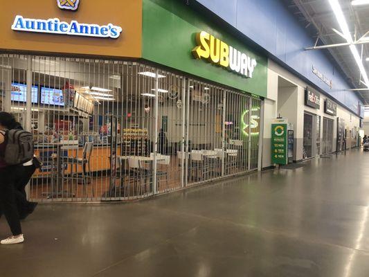 Subway closed over an hour before their stated closing times