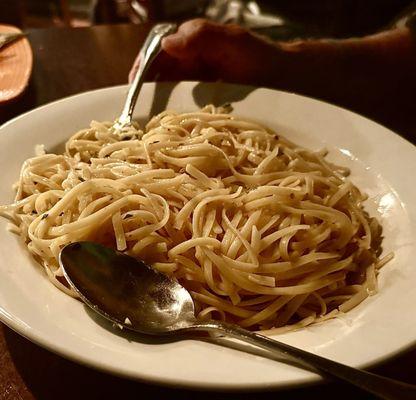 Spaghetti with garlic and olive oil