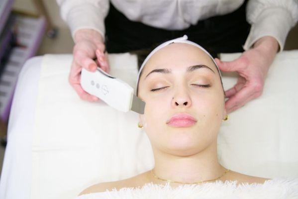 ultrasonic facial. deep cleansing facial