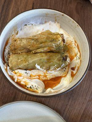 Lahana sarmasi - delicious cabbage rolls in garlic yogurt