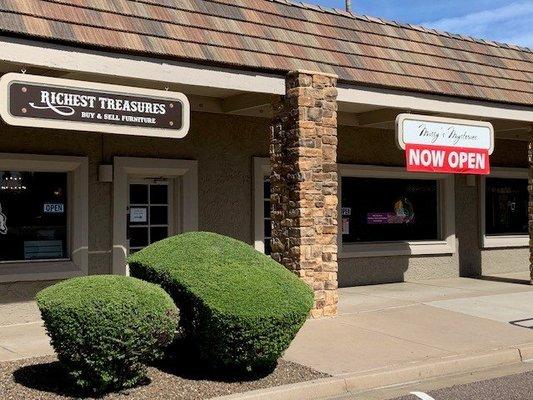 Missy's Mysteries, nestled in the heart of Scottsdale, AZ, is your ultimate destination for all things mystical and spiritual...