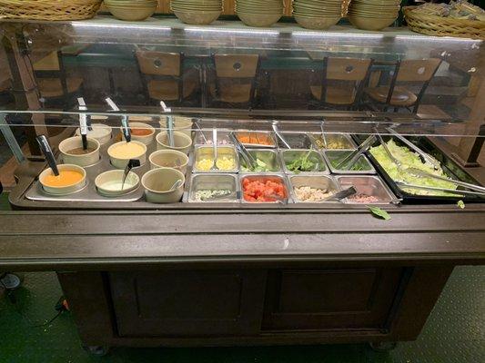 Salad bar, bacon/cheese ultimate breadsticks, lunch specials and menu.