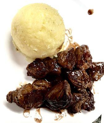 Beef tenderloin with red wine Demi glacé and mashed potatoes