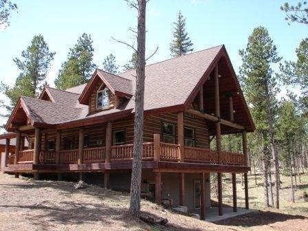 Boulder Ridge Log home near the Lead Country Club in the Black Hills