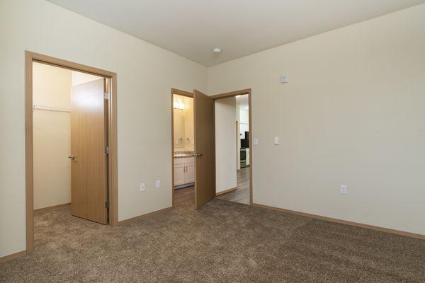 2x2 - Bedroom + Walk-In Closet + Ensuite Bathroom