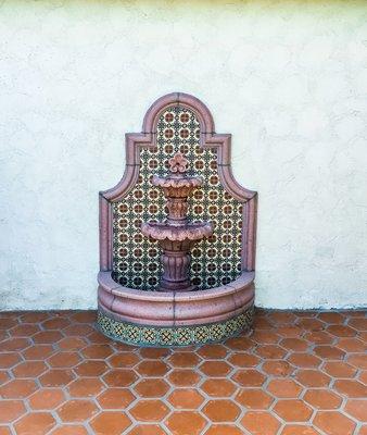 Mexican wall fountain with Saltillo flooring