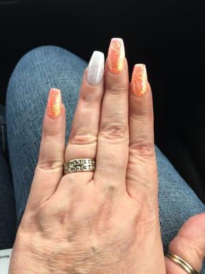 Loving my powder! Nice and clean Nail salon...Anna and Au do a great job on customers nails. They provide powder, shellac and Gel.