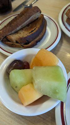 Fruit bowl & raisin toast