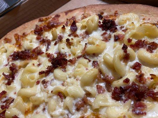 Mac & Cheese w/ bacon pizza 18"