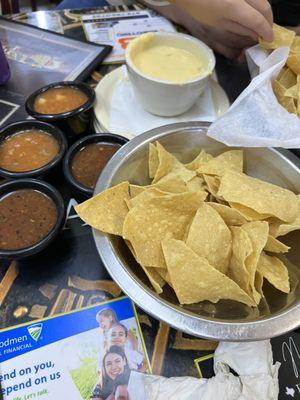 Chips, queso and salsas