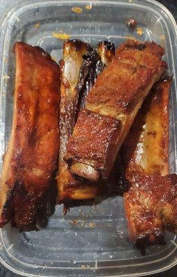 Small order of BBQ Spare Ribs. Good flavor. Cooked perfectly. How can you not order these.