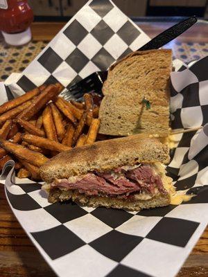 Ruben w sweet potato fries