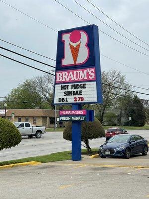 Double scoop sundae for less than $3- hard to believe in 2021!