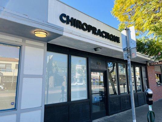 The exterior of Chiropractique Mission Hills