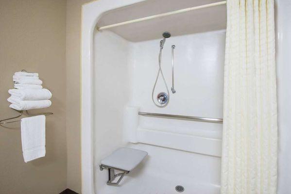 Guest room bath