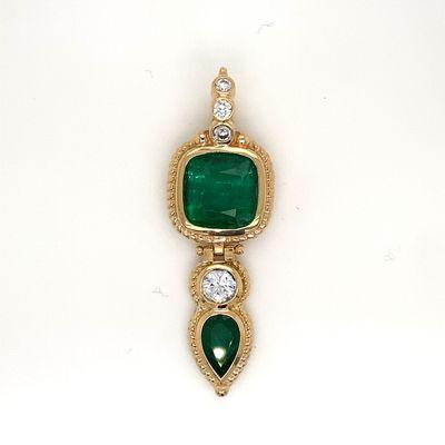 Emerald and diamond pendant in 18 karat gold