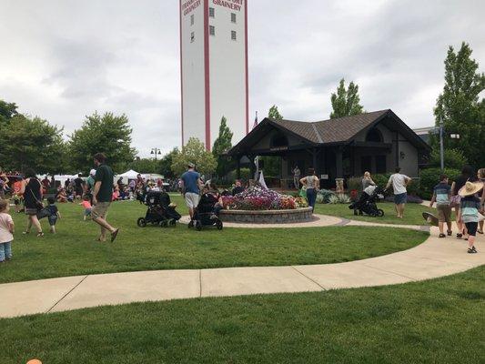 Frankfort Square audience