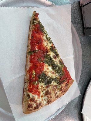 Round Sicilian with Mozz, tomato sauce and pesto