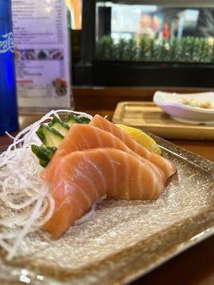 3 Pieces Salmon Sashimi