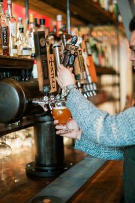 Rotating craft beer taps