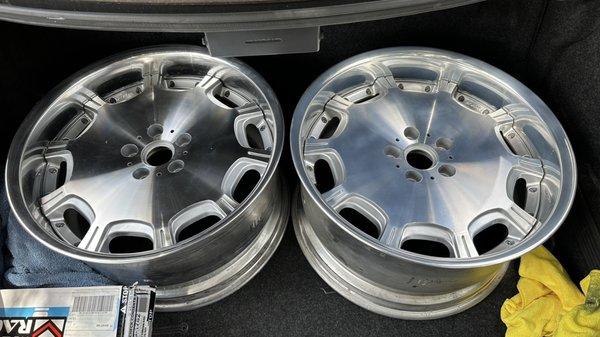 The left wheel is the good wheel with color match. Right is the wheel that had to be warrantied for clear falling off.