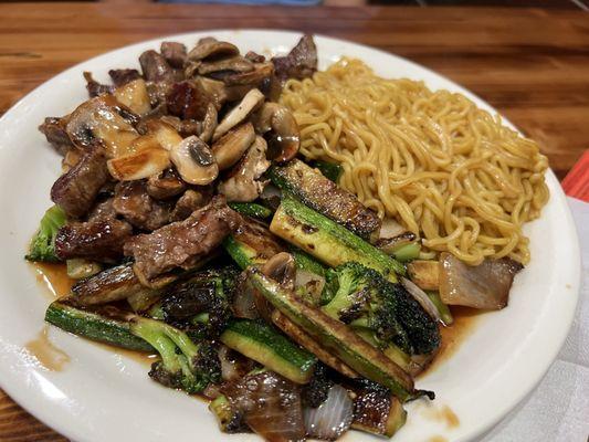 Steak Yakisoba with veggies