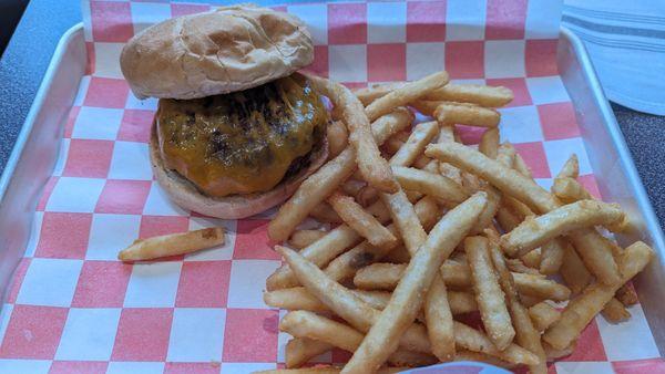 Cheeseburger with fries