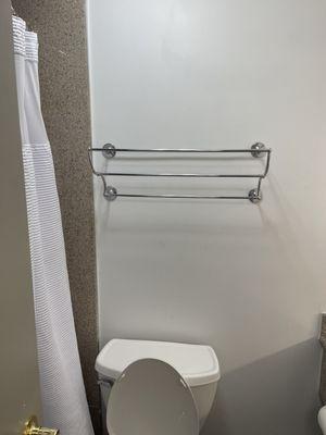 Bathroom with no towels