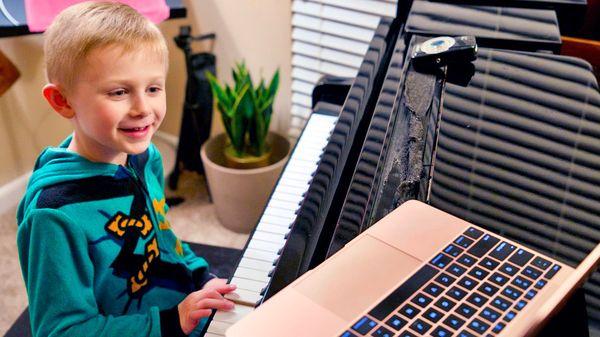 piano student online