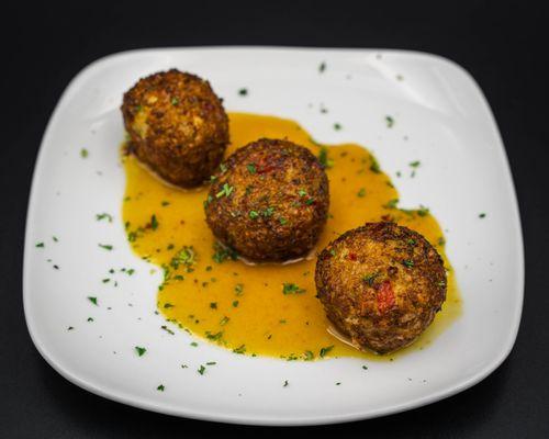 Cauli Balls (3) GF&V 
A delicious combination of flavors and texture. Cauliflower, sunflower seeds, herbs, drizzled with tangy maple sauce.