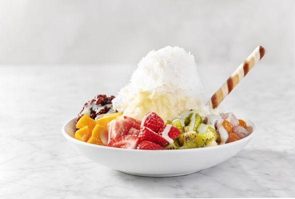 Shaved ice with fruit toppings