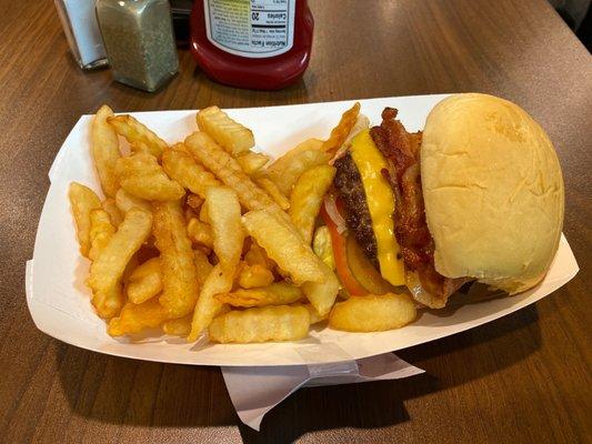 Bacon cheeseburger with fries