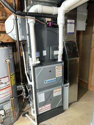 Daikin modulating high efficiency natural gas furnace, Aprilaire humidifier and air cleaner, Downers Grove, IL