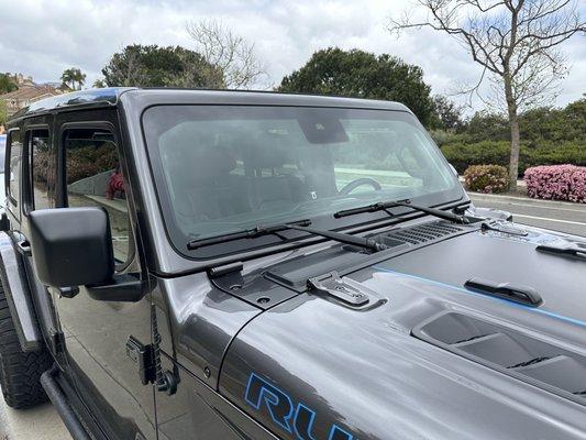 New OEM windshield with little Jeep in the corner.