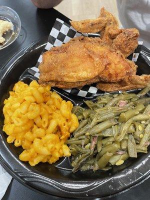 Fried Chicken White Meat with green beans & Mac 'n cheese